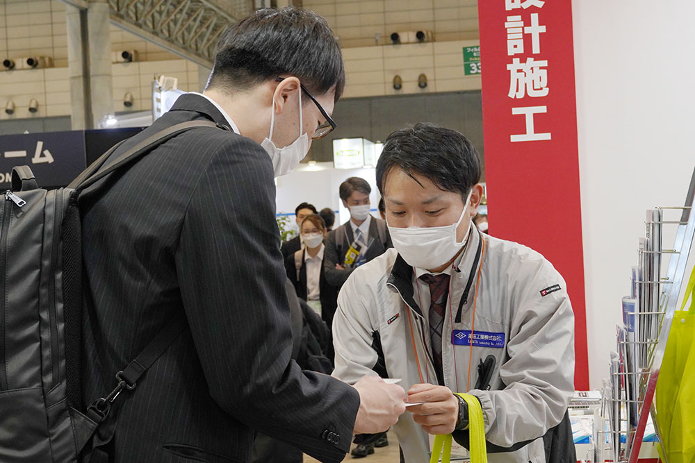 2021年12月展示会の商談の様子