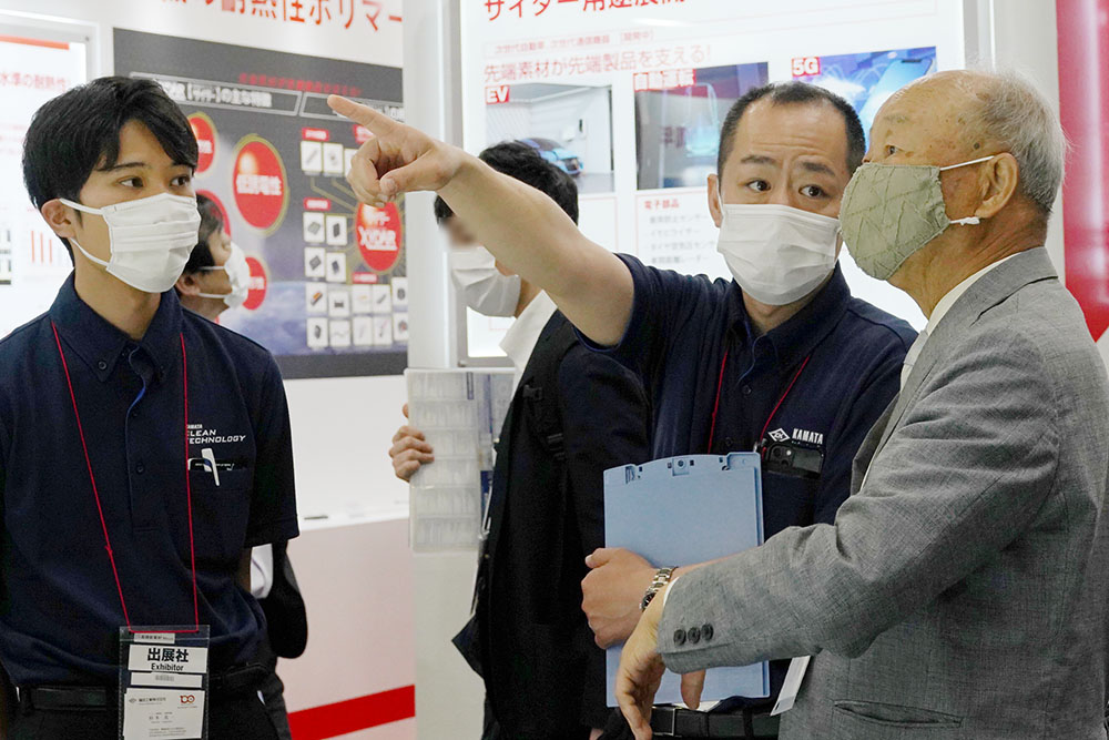 2022年05月展示会の商談の様子