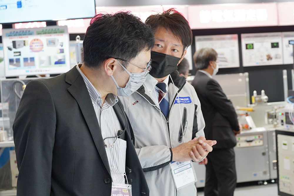 2022年12月展示会の商談の様子
