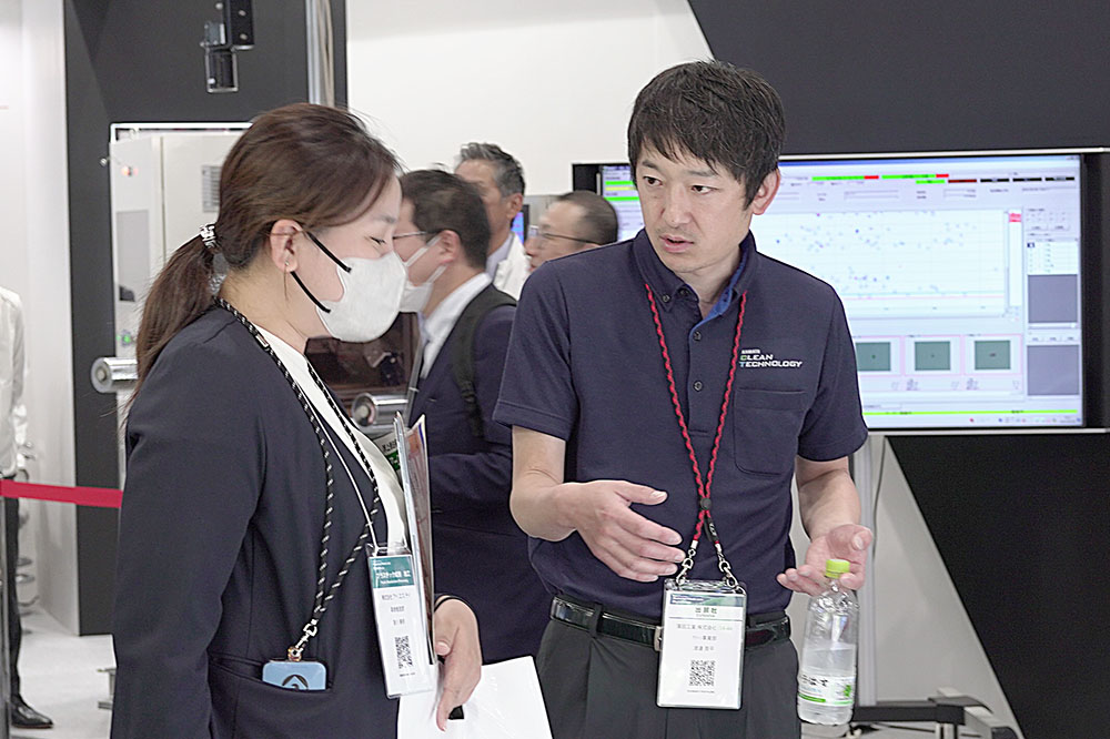 2024年5月展示会の商談の様子