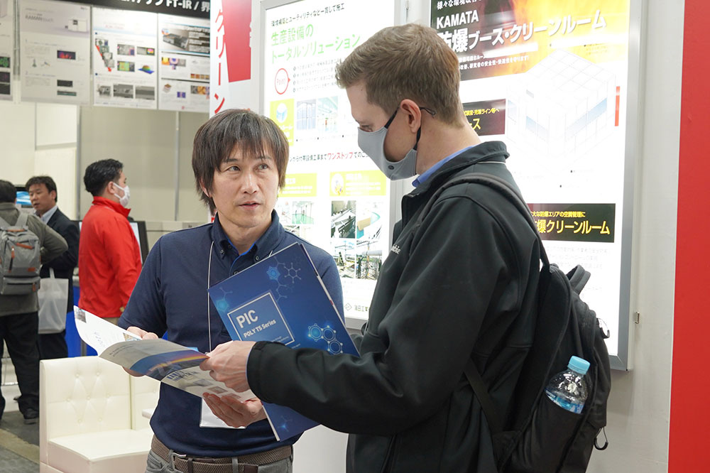 2024年5月展示会の商談の様子