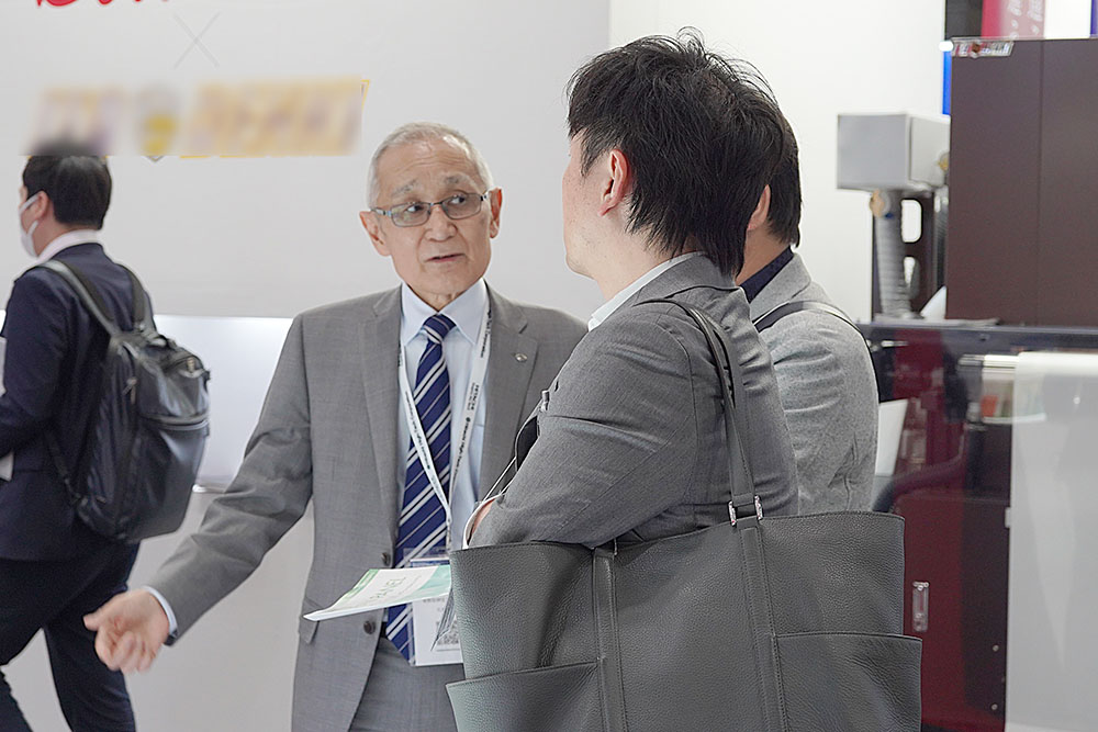 2024年5月展示会の商談の様子