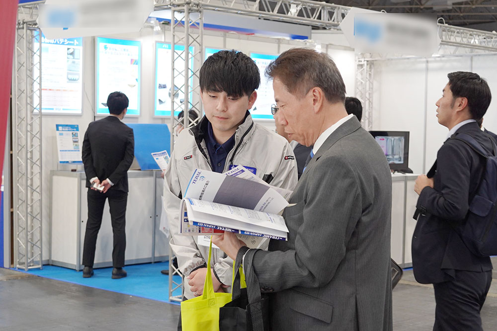2024年5月展示会の商談の様子