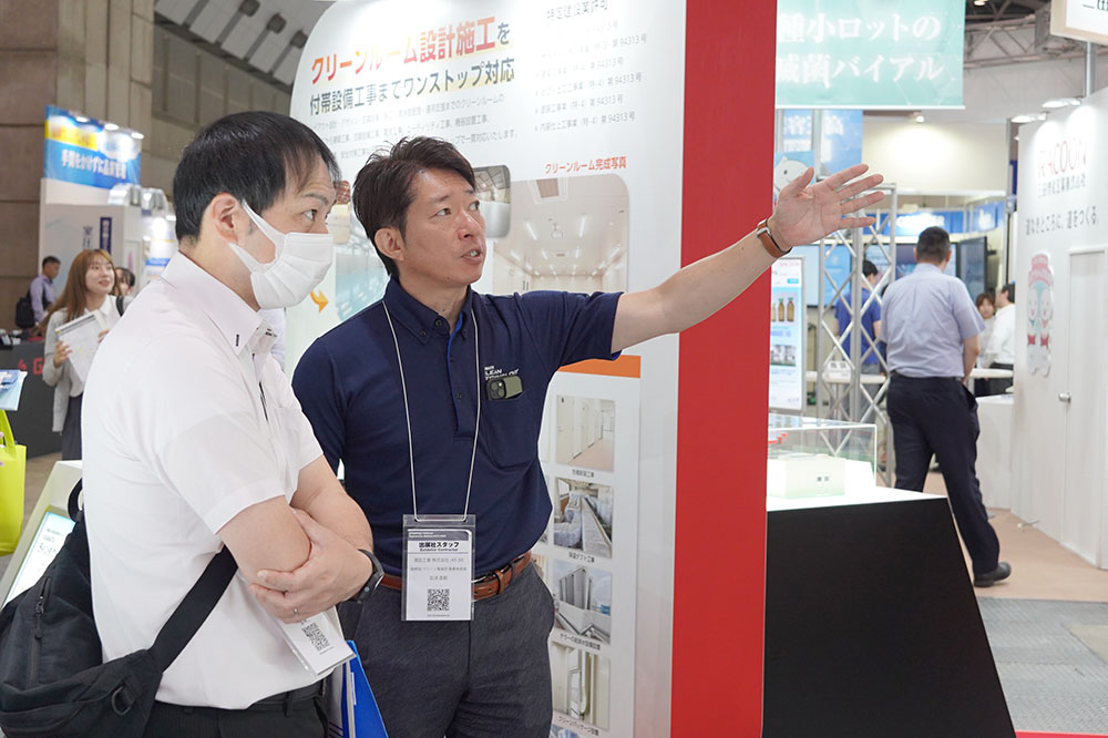 2024年6月展示会の商談の様子