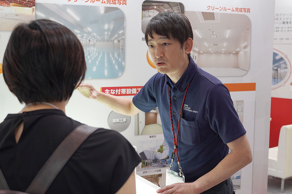 2024年6月展示会の商談の様子