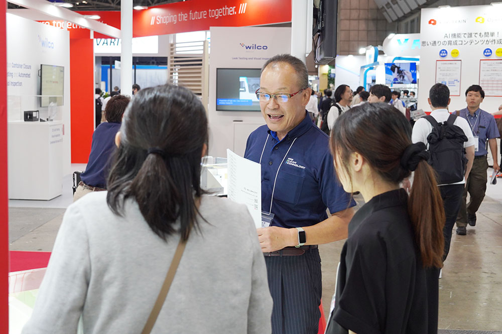 2024年6月展示会の商談の様子