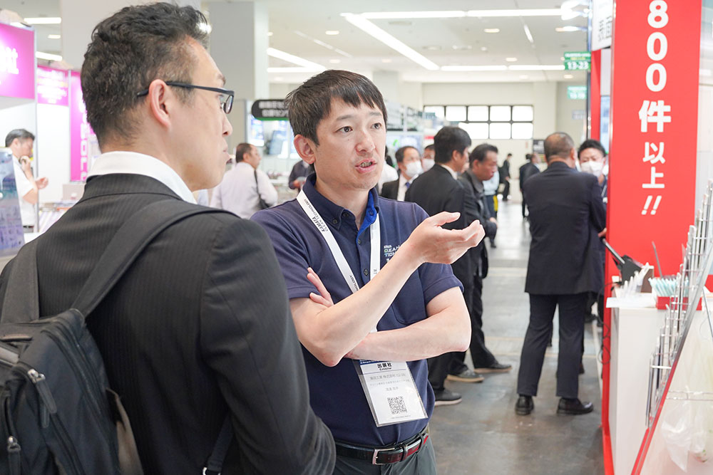 2025年5月展示会の商談の様子
