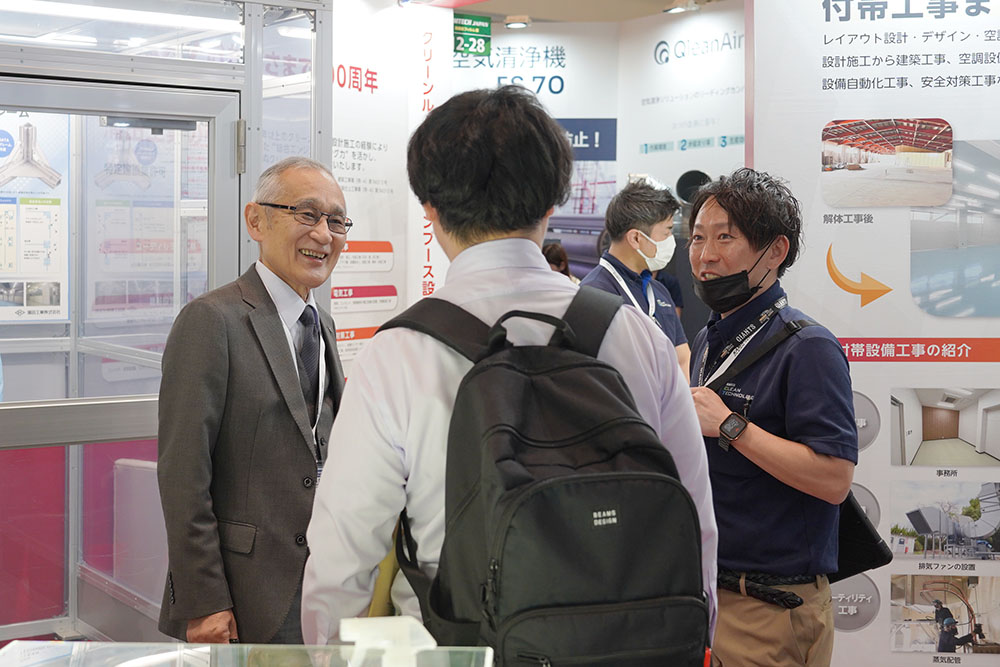 2025年5月展示会の商談の様子