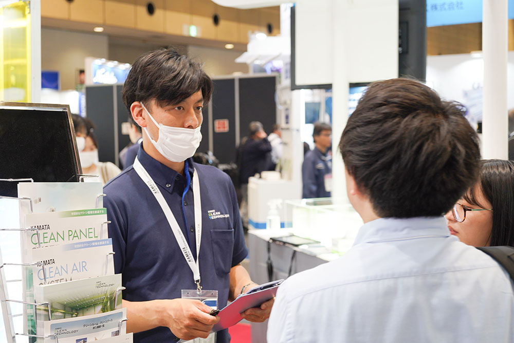 2025年5月展示会の商談の様子