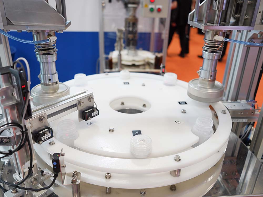 「FOOMA JAPAN 2025」出展製品2「全自動キャッパー・アンキャッパー」