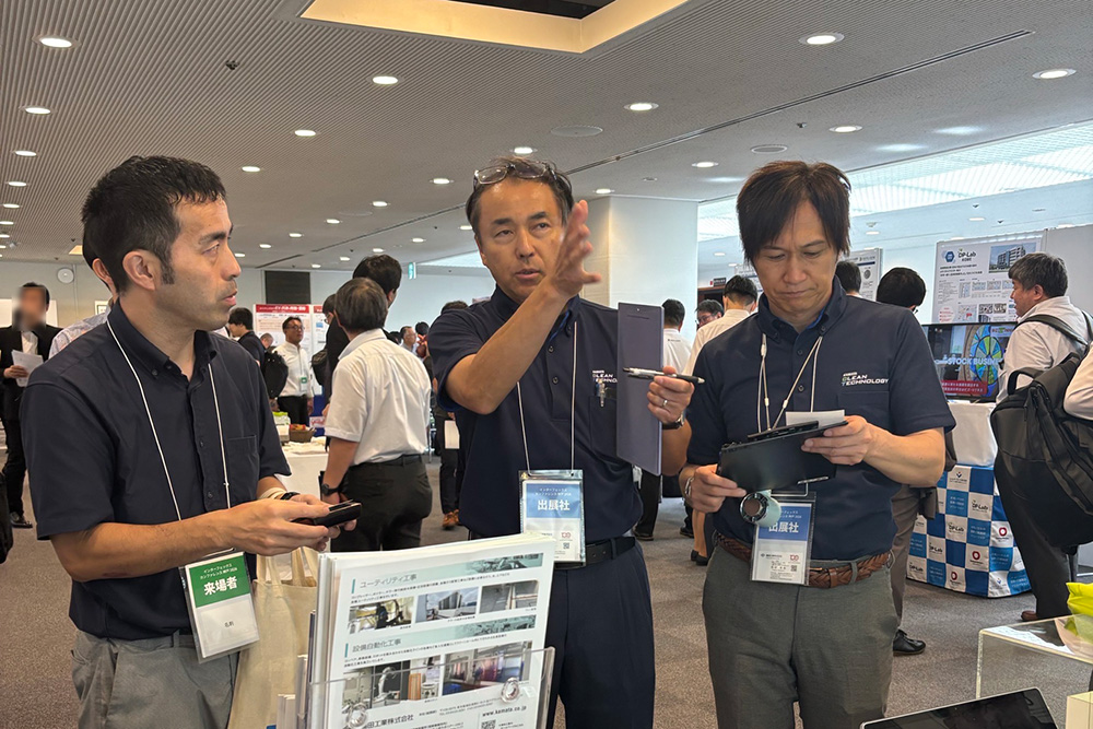 2026年7月展示会の商談の様子