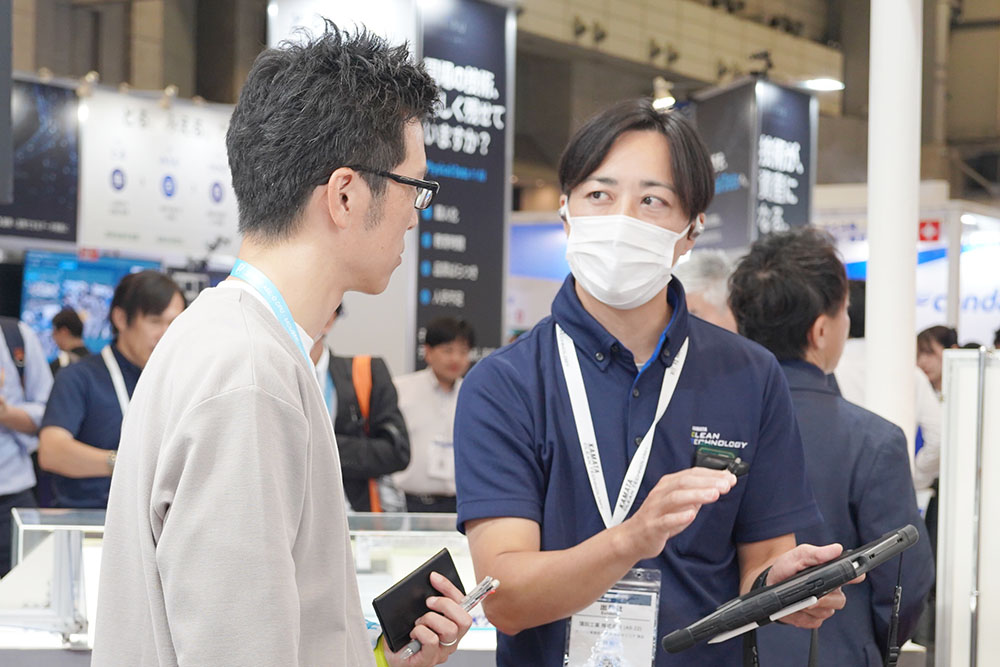 2026年09月展示会の商談の様子