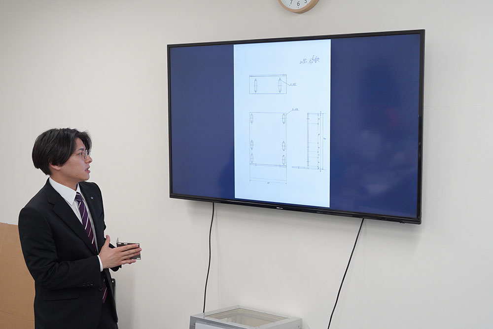 2025年新人研修図面発表の様子