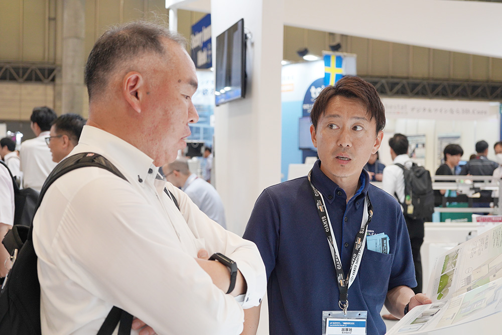 2025年9月展示会の商談の様子
