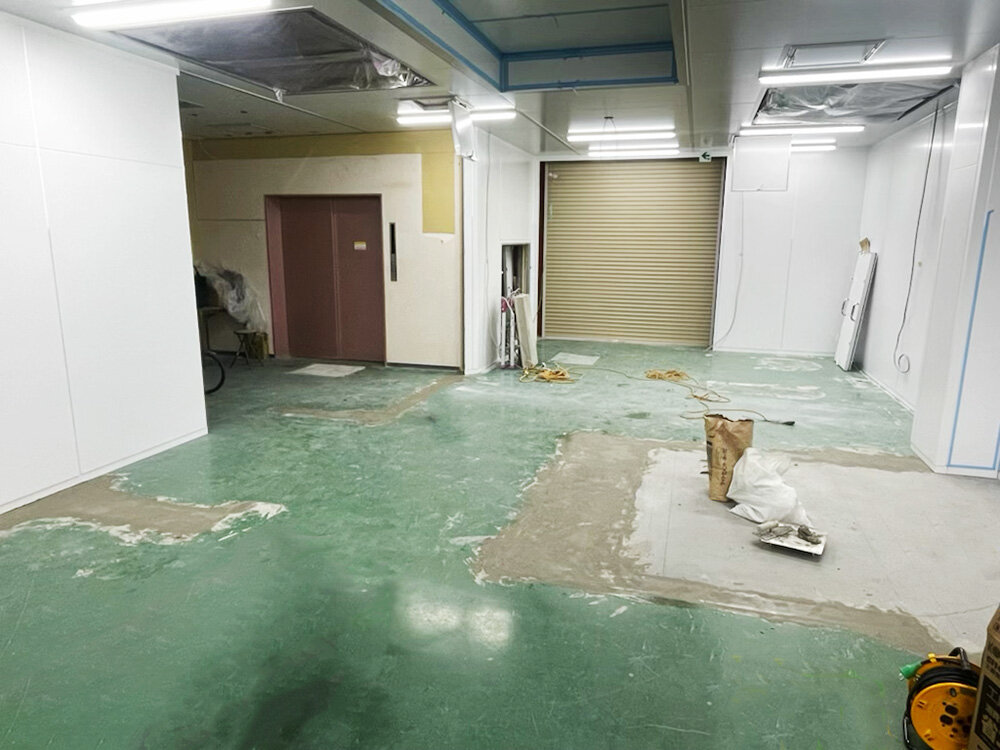 半導体ウェハーへのめっき処理装置に<br>防塵対策クリーンルームを施工