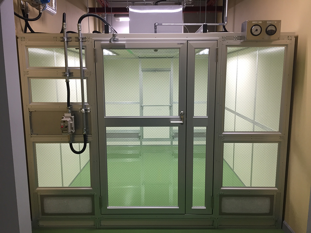 化学製造工場のクリーンブース