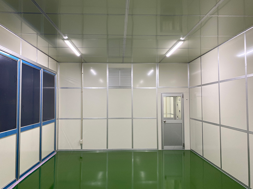 フィルム製造工場のクリーンブース